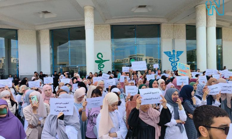 النظام العسكري الجزائري يواجه حراك طلبة الطب بالاعتقالات والاختطاف